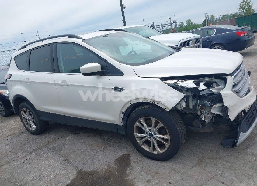 Photo 14 of 2017 Ford Escape SE (VIN 1FMCU9G99HUE31303)