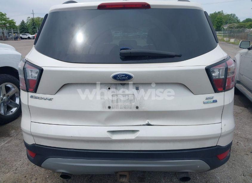 Photo 17 of 2017 Ford Escape SE (VIN 1FMCU9G99HUE31303)