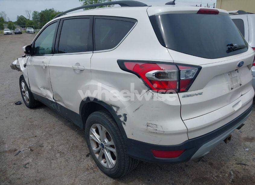 Photo 18 of 2017 Ford Escape SE (VIN 1FMCU9G99HUE31303)