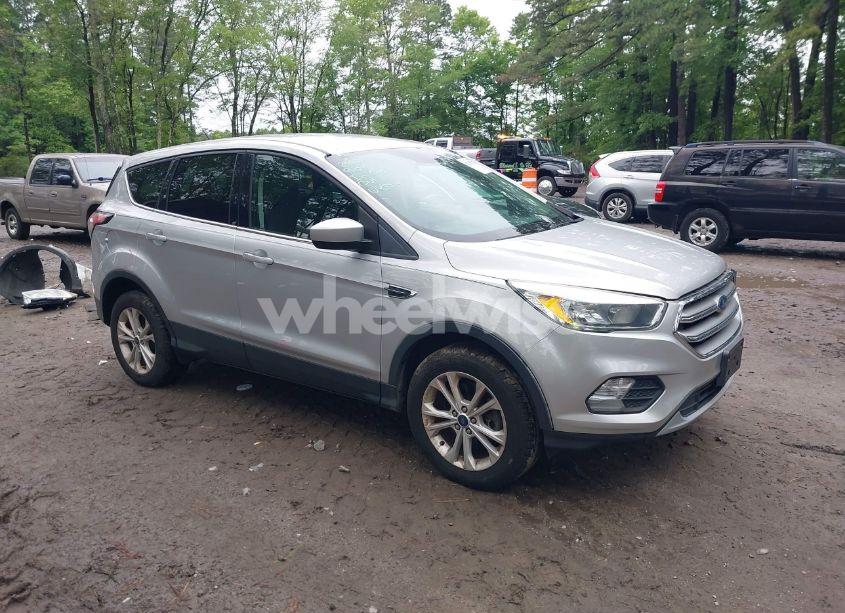2017 Ford Escape SE (VIN 1FMCU9G99HUE61420) main photo