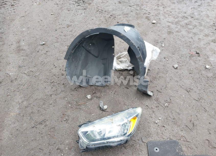 Photo 12 of 2017 Ford Escape SE (VIN 1FMCU9G99HUE61420)