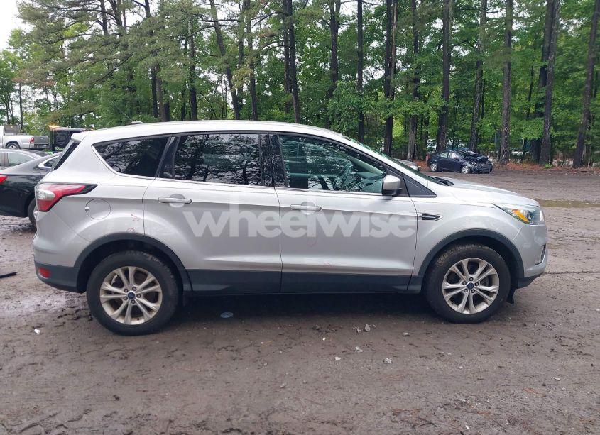 Photo 14 of 2017 Ford Escape SE (VIN 1FMCU9G99HUE61420)