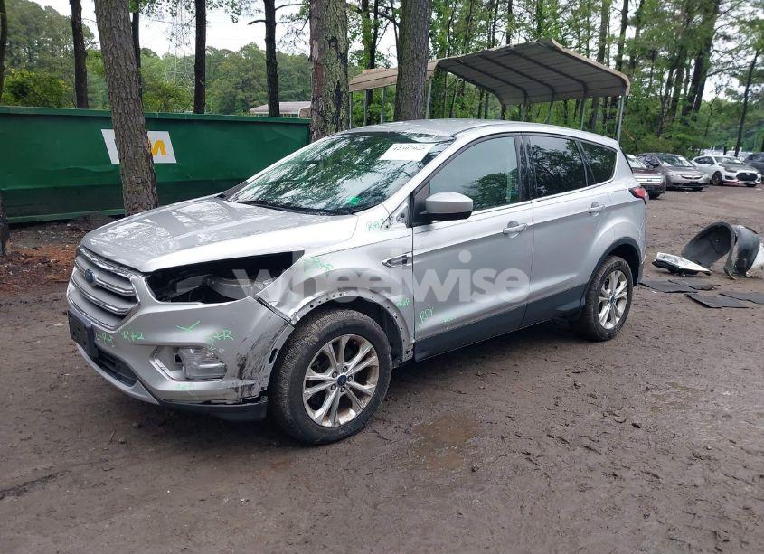 Photo 2 of 2017 Ford Escape SE (VIN 1FMCU9G99HUE61420)