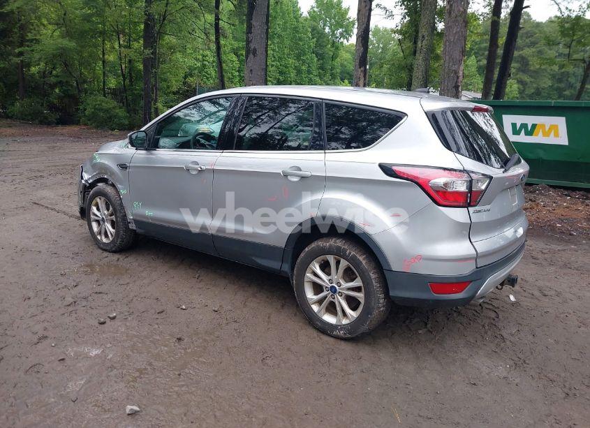 Photo 3 of 2017 Ford Escape SE (VIN 1FMCU9G99HUE61420)
