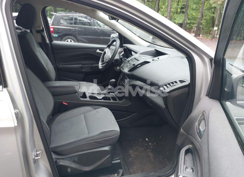 Photo 5 of 2017 Ford Escape SE (VIN 1FMCU9G99HUE61420)