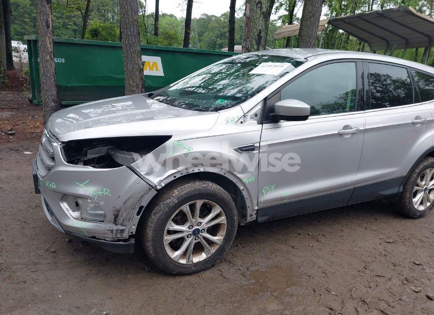 Photo 6 of 2017 Ford Escape SE (VIN 1FMCU9G99HUE61420)