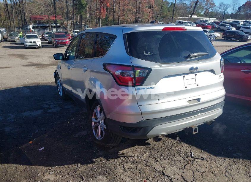 Photo 3 of 2017 Ford Escape SE (VIN 1FMCU9G99HUE75589)