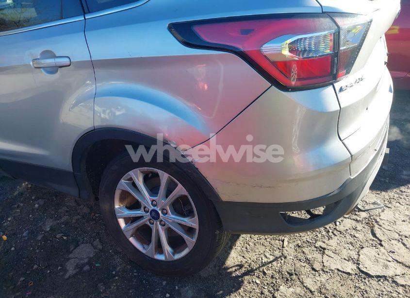 Photo 6 of 2017 Ford Escape SE (VIN 1FMCU9G99HUE75589)