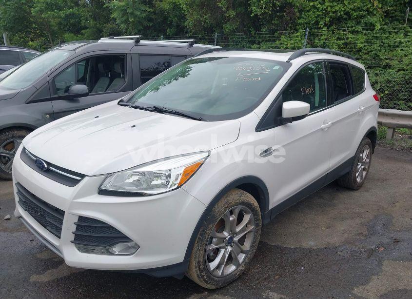Photo 2 of 2014 Ford Escape SE (VIN 1FMCU9G9XEUD60270)