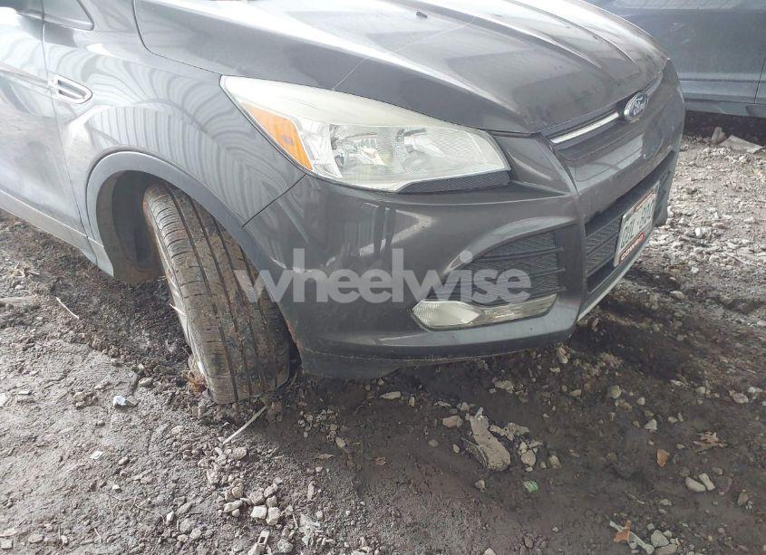 2015 Ford Escape SE (VIN 1FMCU9G9XFUA62125) main photo