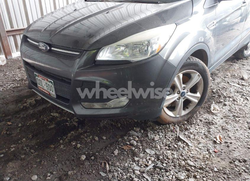Photo 2 of 2015 Ford Escape SE (VIN 1FMCU9G9XFUA62125)