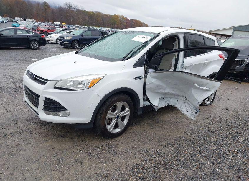 Photo 2 of 2015 Ford Escape SE (VIN 1FMCU9G9XFUA83685)