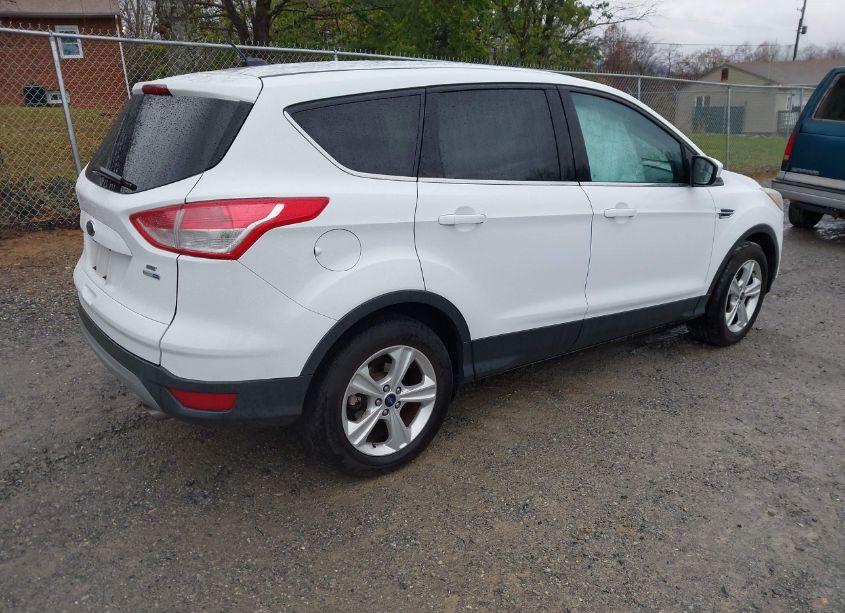 Photo 4 of 2015 Ford Escape SE (VIN 1FMCU9G9XFUA83685)