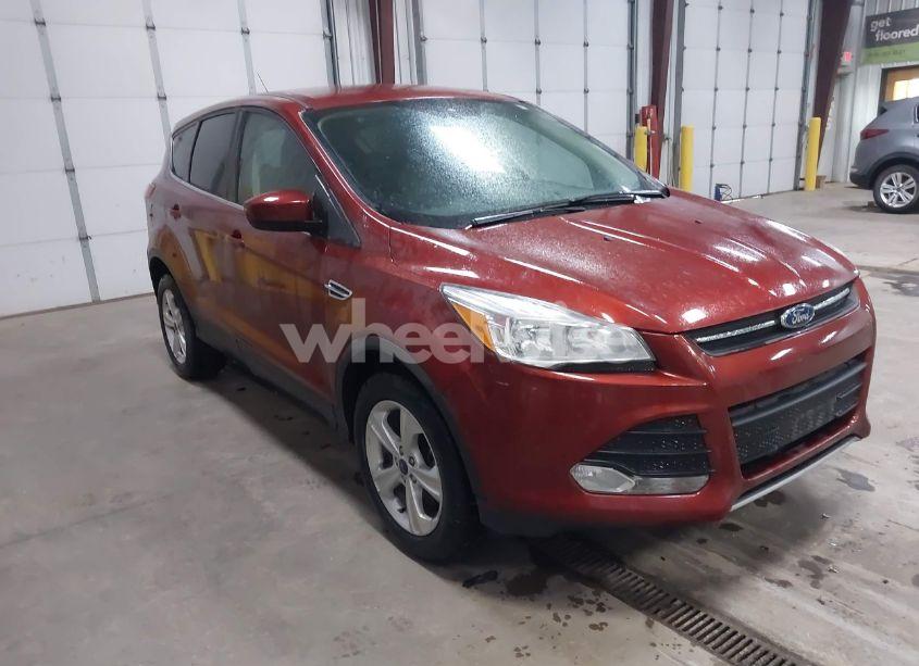 2015 Ford Escape SE (VIN 1FMCU9G9XFUB94947) main photo