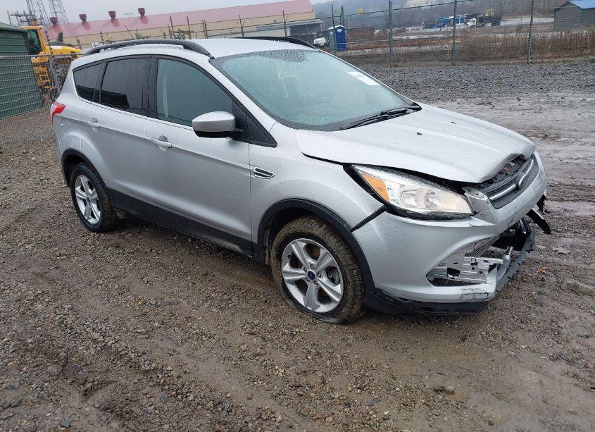 2016 Ford Escape SE (VIN 1FMCU9G9XGUC83063) main photo