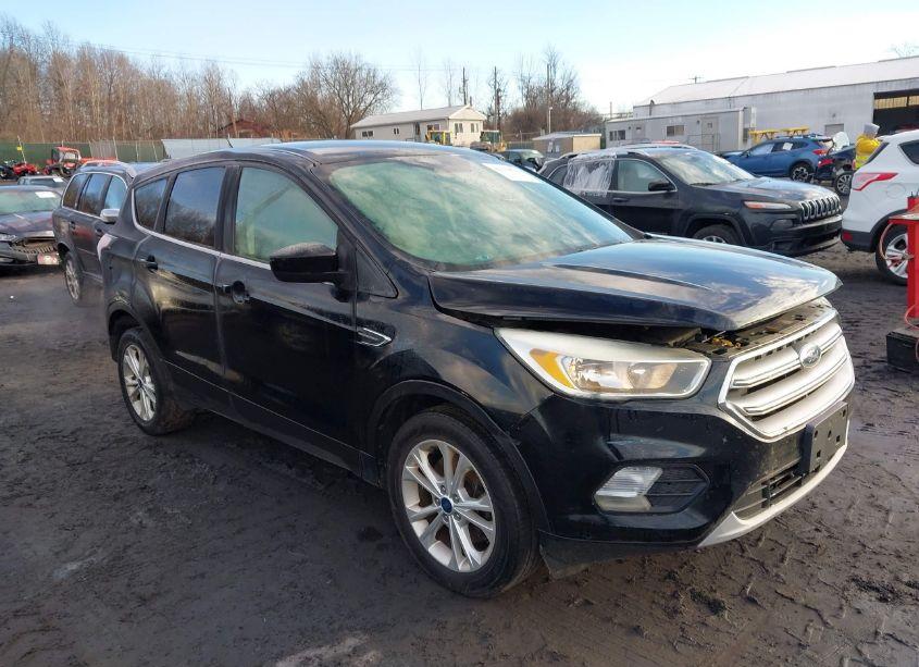 2017 Ford Escape SE (VIN 1FMCU9G9XHUA51466) main photo