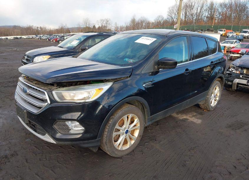 Photo 2 of 2017 Ford Escape SE (VIN 1FMCU9G9XHUA51466)
