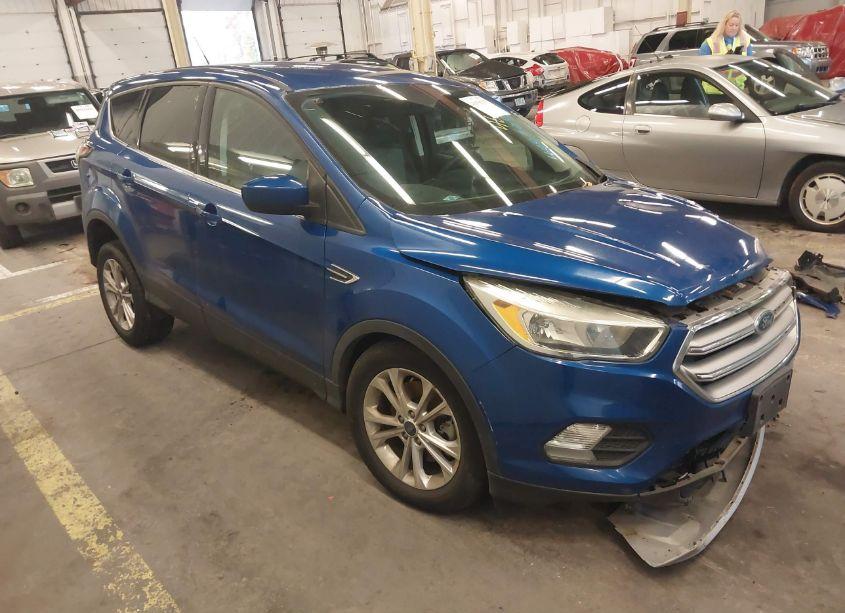2017 Ford Escape SE (VIN 1FMCU9G9XHUA83219) main photo