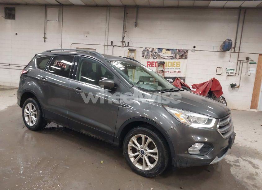 2017 Ford Escape SE (VIN 1FMCU9G9XHUB71008) main photo
