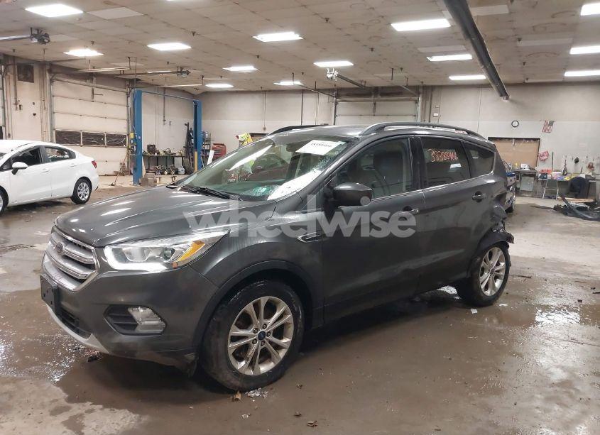 Photo 2 of 2017 Ford Escape SE (VIN 1FMCU9G9XHUB71008)