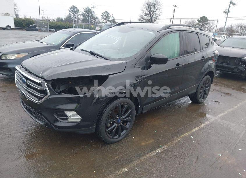 Photo 2 of 2017 Ford Escape SE (VIN 1FMCU9G9XHUB98676)
