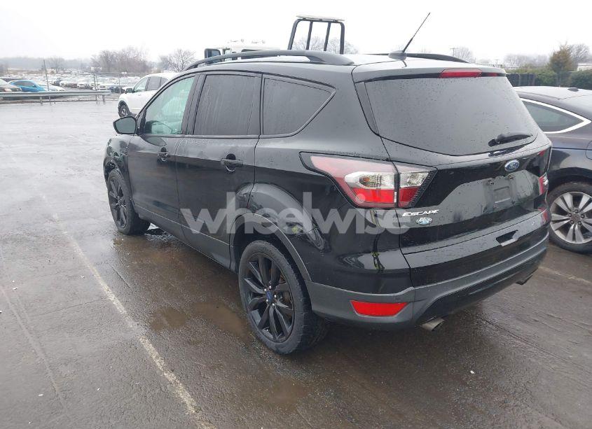 Photo 3 of 2017 Ford Escape SE (VIN 1FMCU9G9XHUB98676)