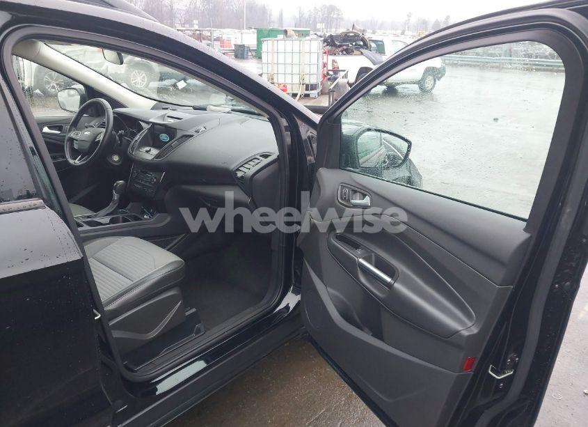 Photo 5 of 2017 Ford Escape SE (VIN 1FMCU9G9XHUB98676)