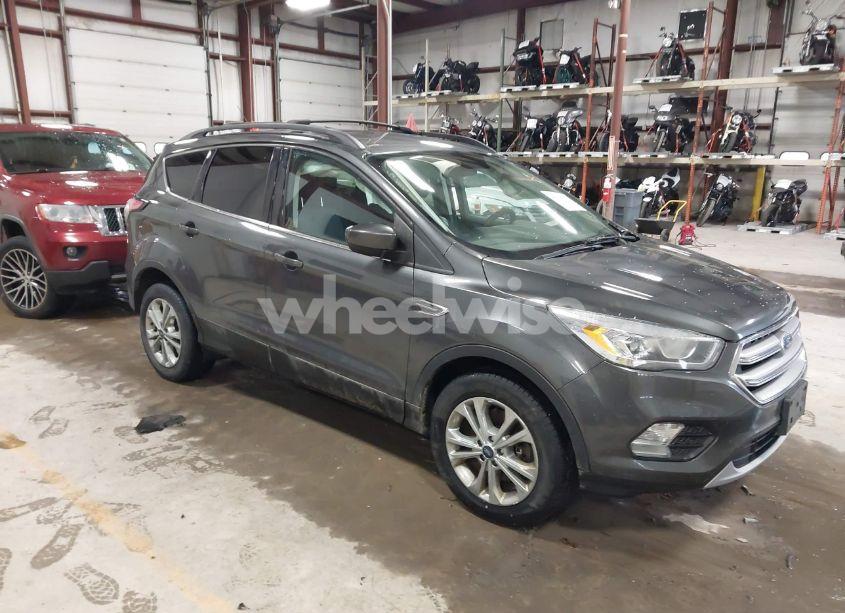 2017 Ford Escape SE (VIN 1FMCU9G9XHUC36018) main photo