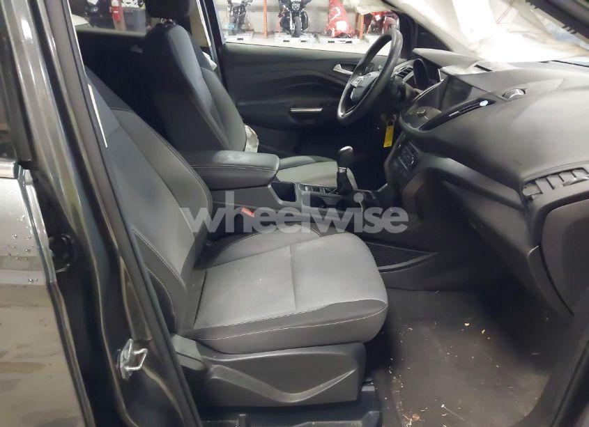 Photo 5 of 2017 Ford Escape SE (VIN 1FMCU9G9XHUC36018)