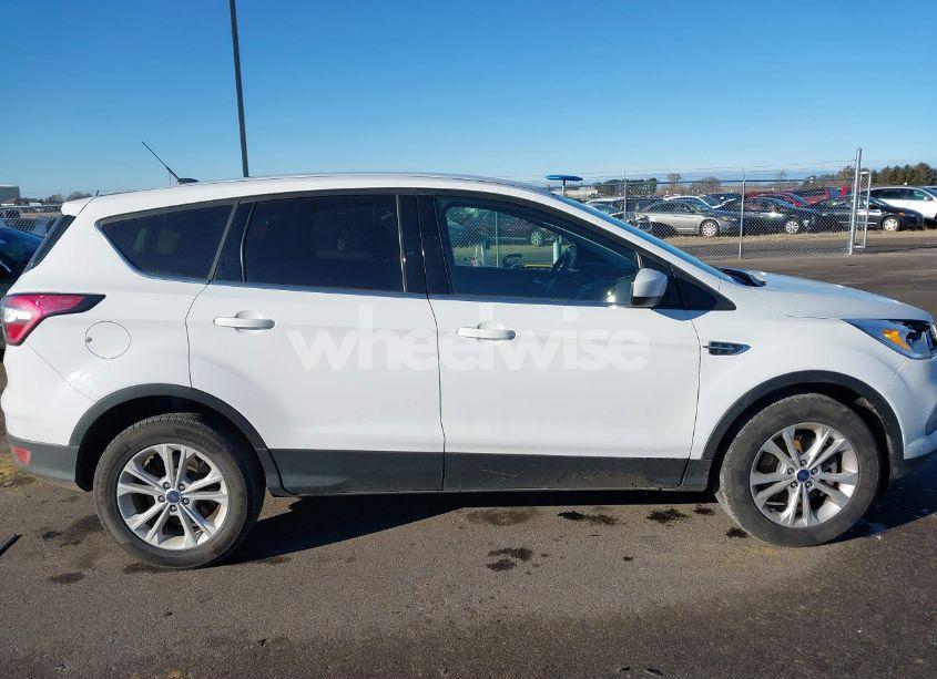 Photo 13 of 2017 Ford Escape SE (VIN 1FMCU9G9XHUD37429)