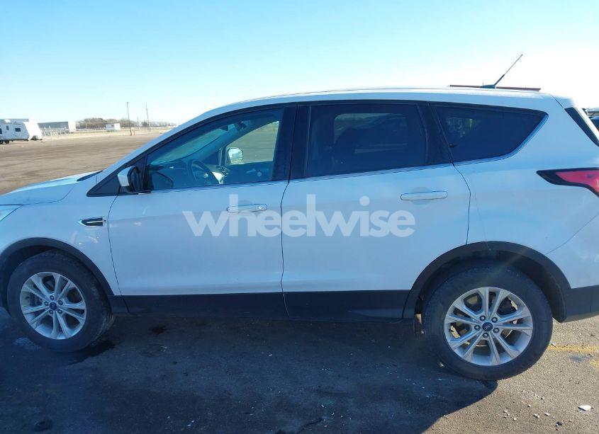 Photo 14 of 2017 Ford Escape SE (VIN 1FMCU9G9XHUD37429)