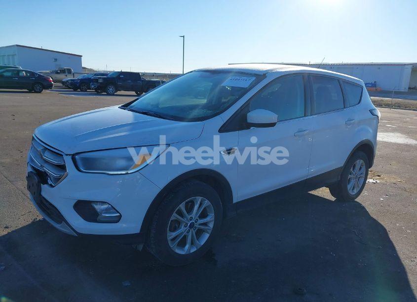 Photo 2 of 2017 Ford Escape SE (VIN 1FMCU9G9XHUD37429)