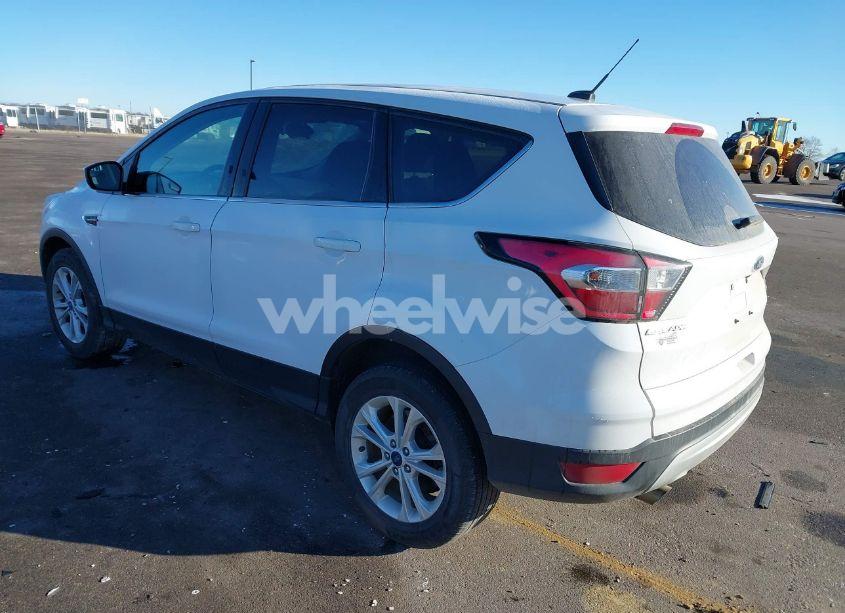 Photo 3 of 2017 Ford Escape SE (VIN 1FMCU9G9XHUD37429)