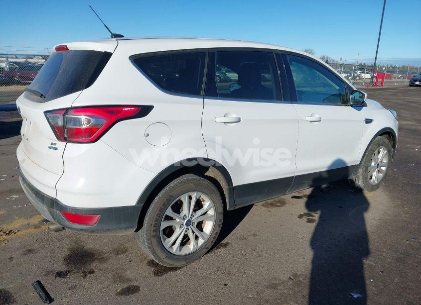 Photo 4 of 2017 Ford Escape SE (VIN 1FMCU9G9XHUD37429)