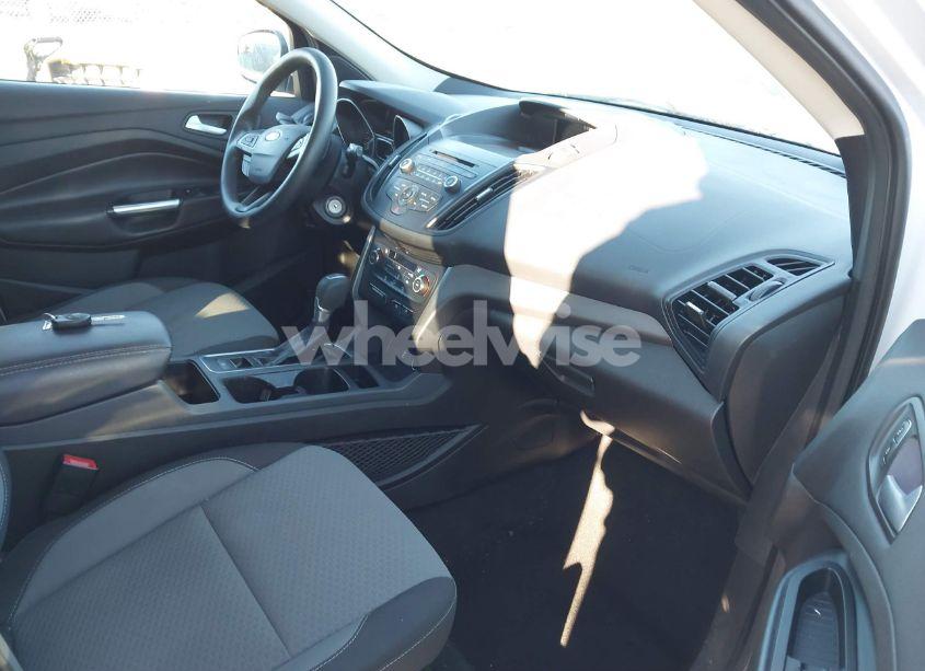 Photo 5 of 2017 Ford Escape SE (VIN 1FMCU9G9XHUD37429)