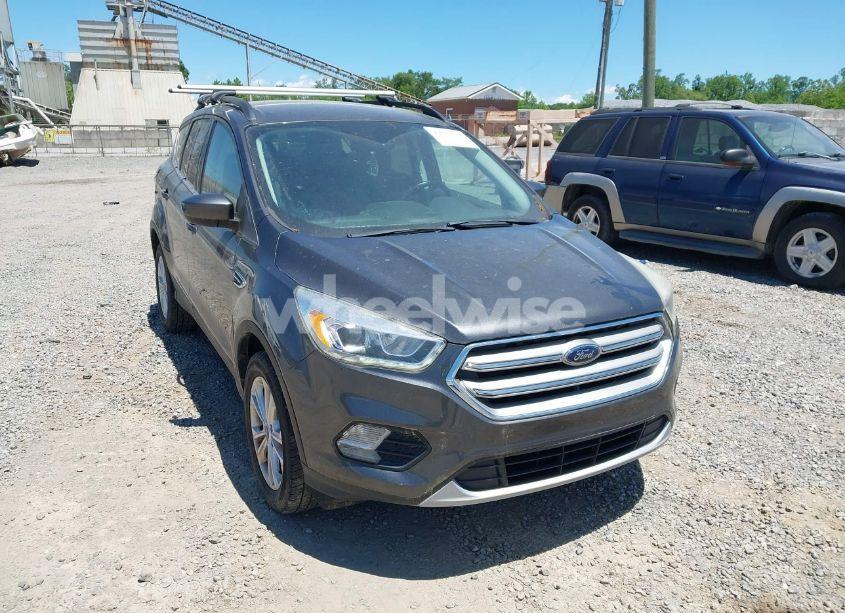 2017 Ford Escape SE (VIN 1FMCU9G9XHUD90910) main photo