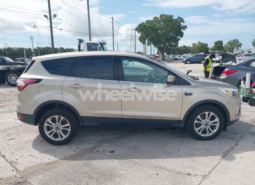 Photo 13 of 2017 Ford Escape SE (VIN 1FMCU9G9XHUF11239)