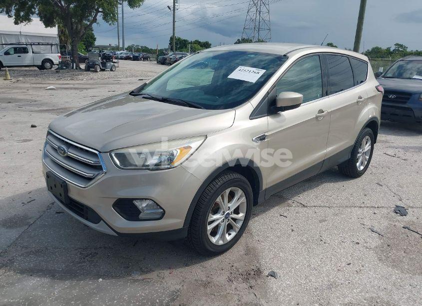 Photo 2 of 2017 Ford Escape SE (VIN 1FMCU9G9XHUF11239)