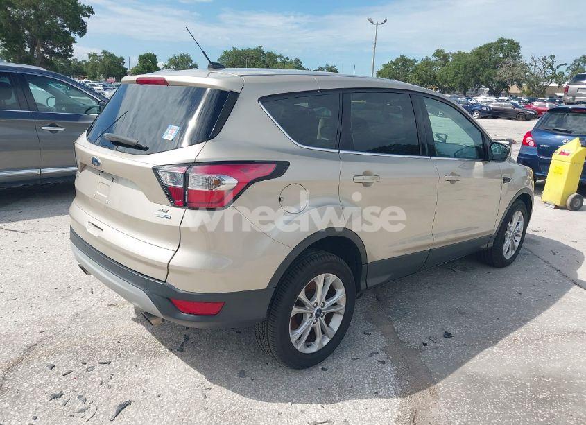 Photo 4 of 2017 Ford Escape SE (VIN 1FMCU9G9XHUF11239)