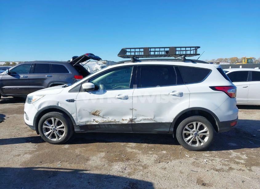 Photo 14 of 2018 Ford Escape SE (VIN 1FMCU9G9XJUB49497)