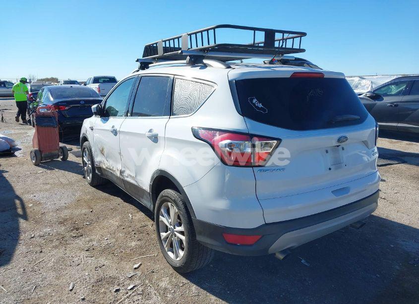Photo 3 of 2018 Ford Escape SE (VIN 1FMCU9G9XJUB49497)