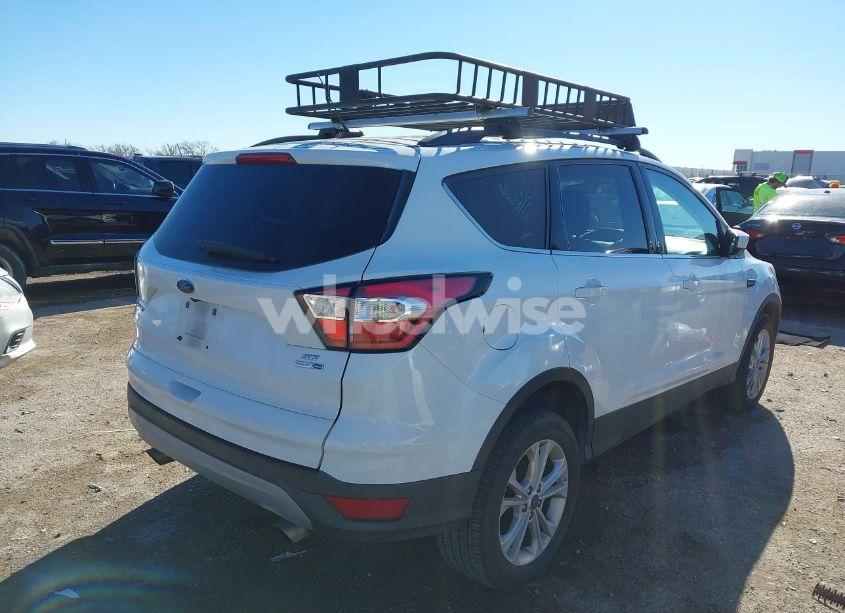 Photo 4 of 2018 Ford Escape SE (VIN 1FMCU9G9XJUB49497)