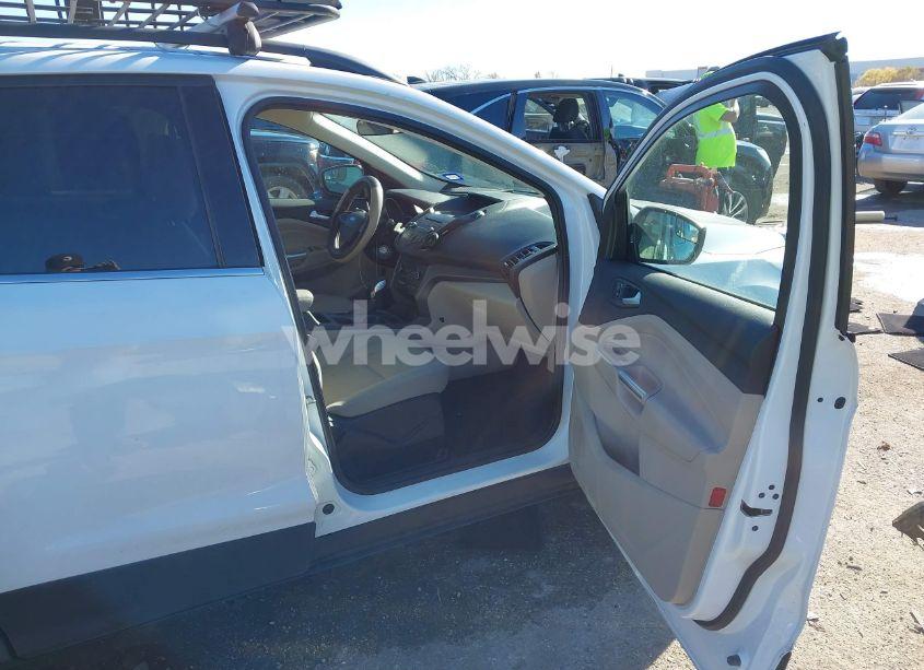 Photo 5 of 2018 Ford Escape SE (VIN 1FMCU9G9XJUB49497)