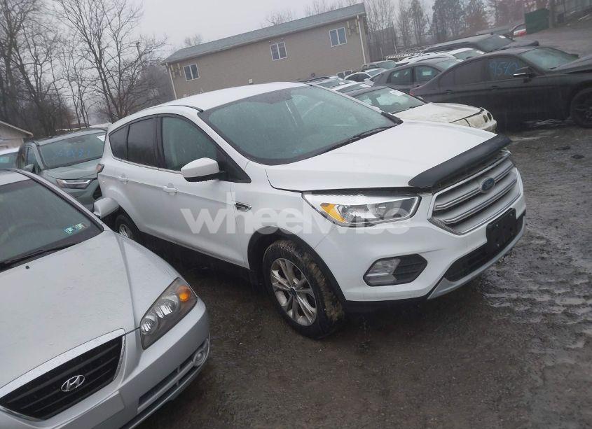 2017 Ford Escape SE (VIN 1FMCU9GD0HUA41243) main photo