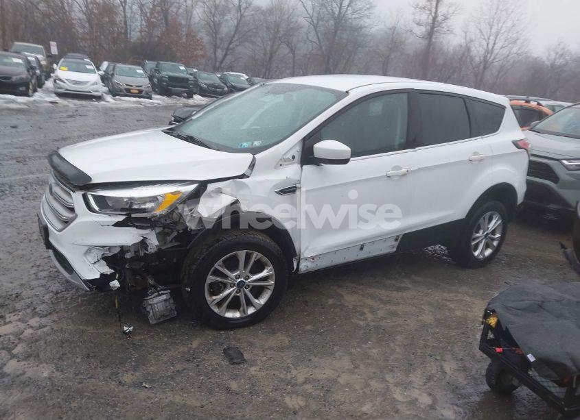 Photo 2 of 2017 Ford Escape SE (VIN 1FMCU9GD0HUA41243)