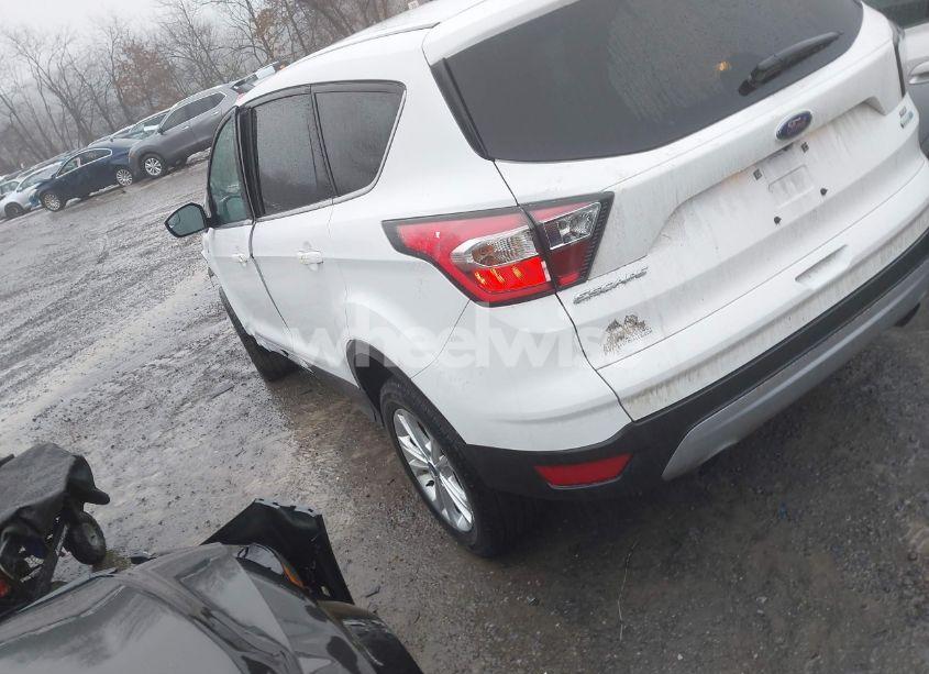 Photo 3 of 2017 Ford Escape SE (VIN 1FMCU9GD0HUA41243)