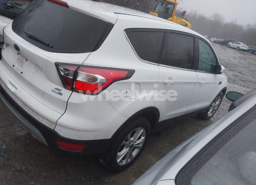Photo 4 of 2017 Ford Escape SE (VIN 1FMCU9GD0HUA41243)
