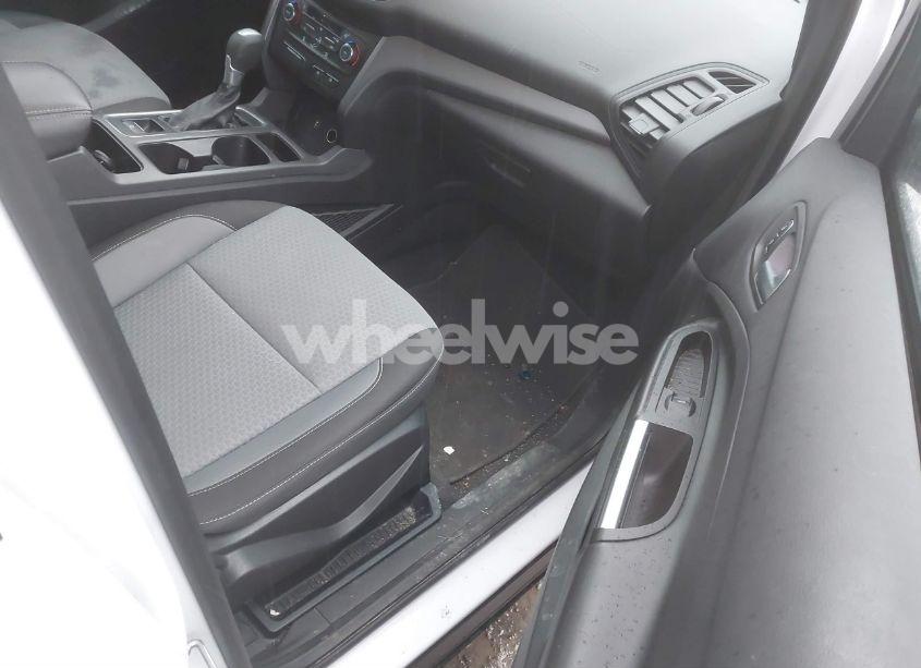 Photo 5 of 2017 Ford Escape SE (VIN 1FMCU9GD0HUA41243)