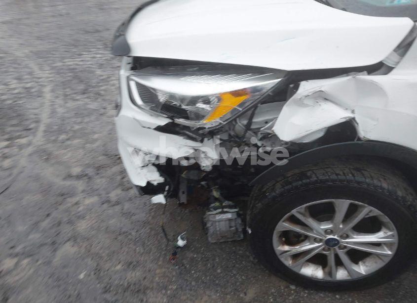 Photo 6 of 2017 Ford Escape SE (VIN 1FMCU9GD0HUA41243)