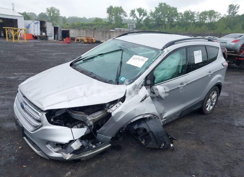 Photo 2 of 2017 Ford Escape SE (VIN 1FMCU9GD0HUA86621)